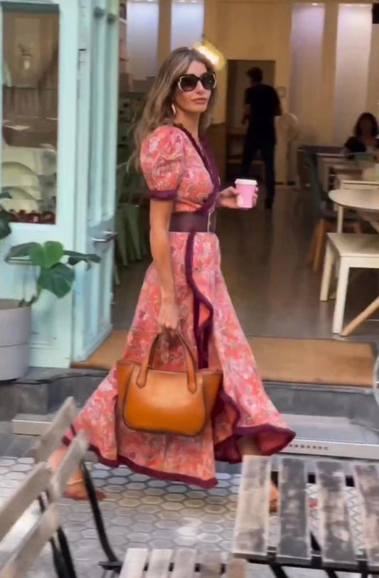 Tosia – Elegancka długa sukienka z bufiastymi rękawami