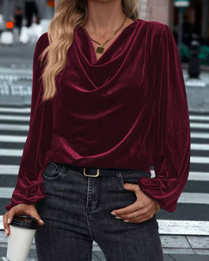 Ilyana – Aksamitna bluzka z długim rękawem i drapowanym kołnierzem